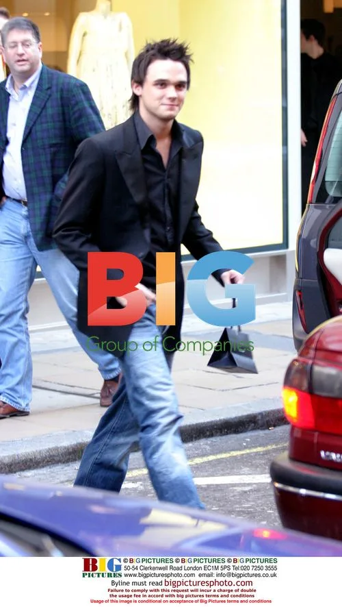 Gareth Gates Goes Shopping in London