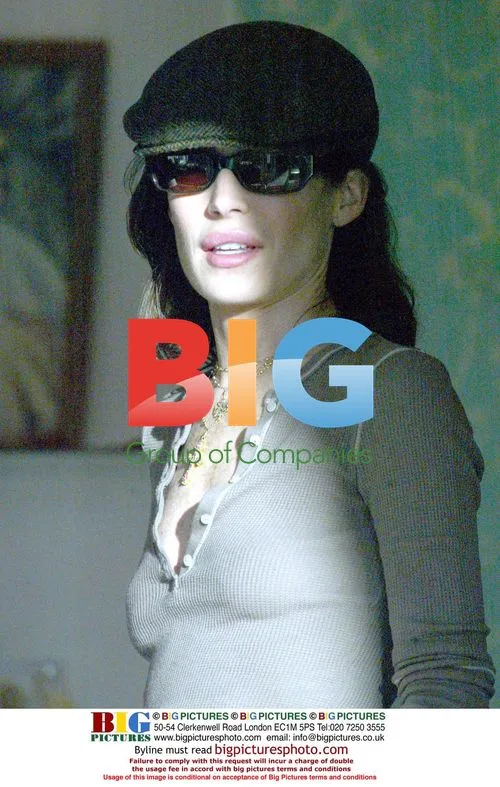 Lara Flynn Boyle Shopping in West Hollywood
