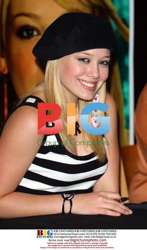 Hillary Duff visits HMV in Sydney