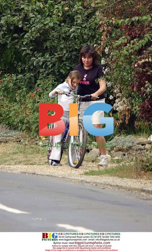 Lorraine Kelly Bike Ride with Family