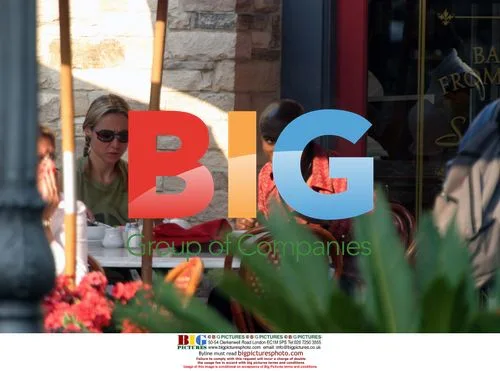 Seal and Tatjana Patitz out for lunch