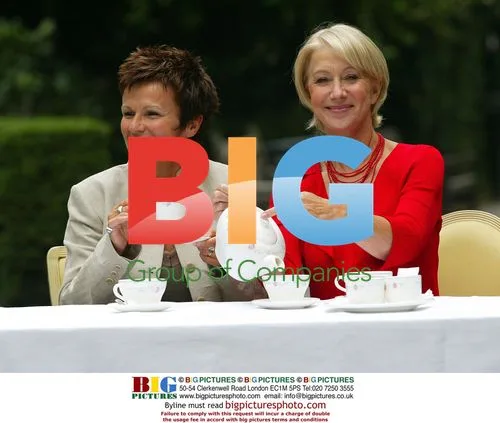 JULIE WALTERS, HELEN MIRREN AND CAST AT CALENDAR GIRLS PHOTOCALL