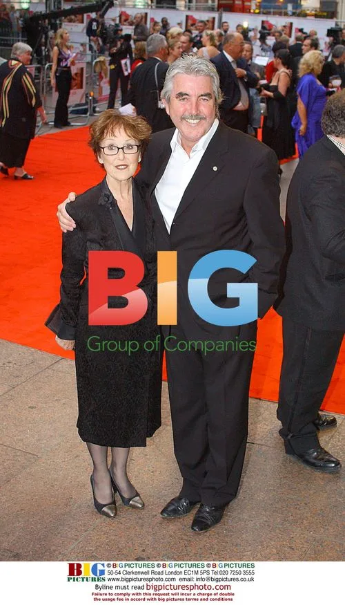 Una Stubbs at Calendar Girls Premiere
