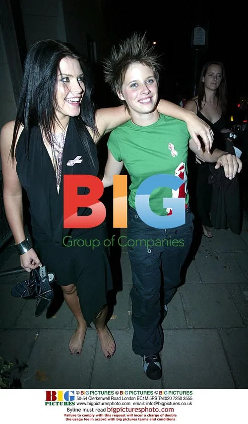 Alex and Caroline leave TV Quick Awards 2003