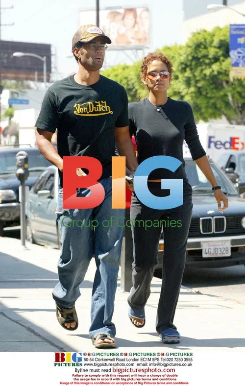 Halle Berry Chased by Waiter