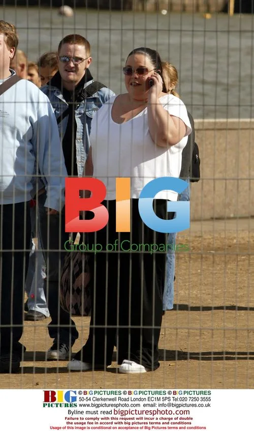 Lisa Riley watches David Blaine's 'Above the Below' stunt