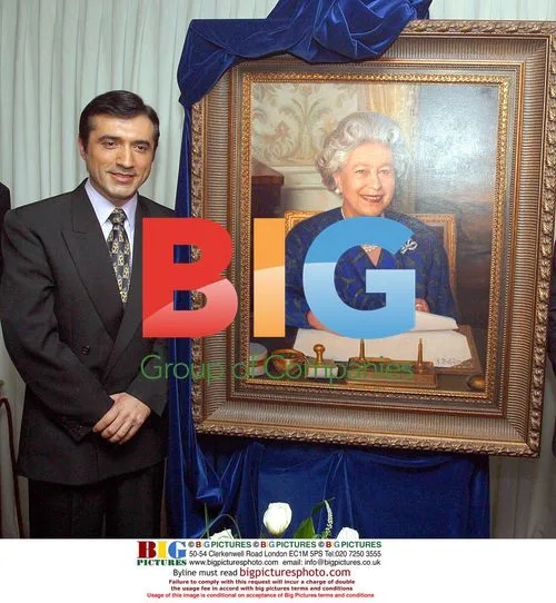 Spanish Painter Antonio Montiel Paints Queen Elizabeth Portrait
