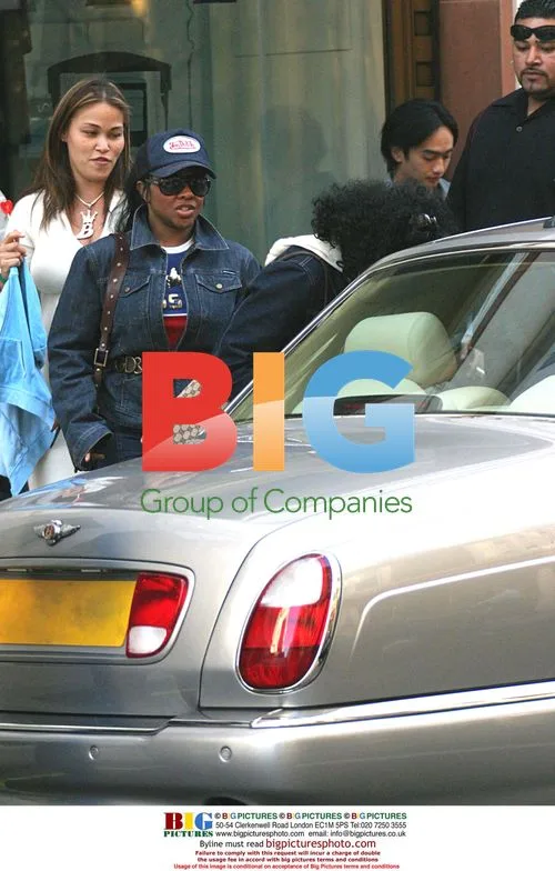 Lil' Kim Shopping in West London