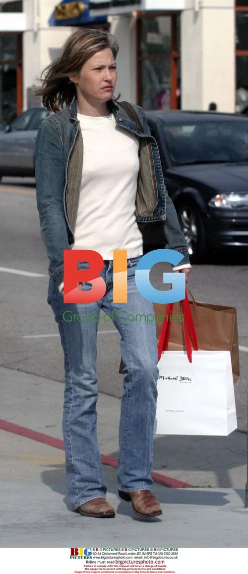 Joey Lauren Adams Shopping in Santa Monica