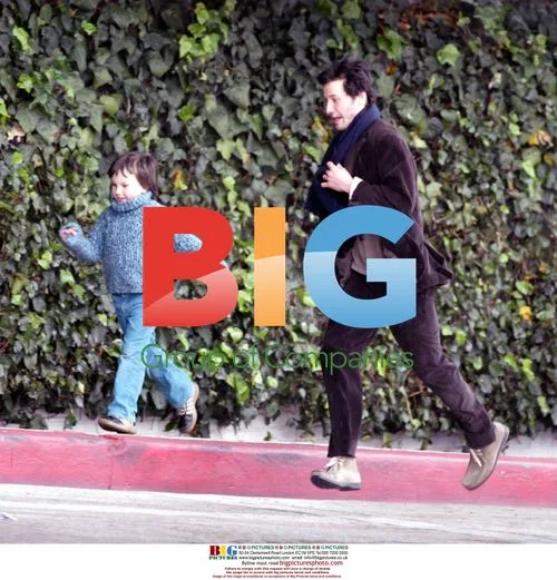 Keanu Reeves Shows Off 'Matrix' Moves on Rainy Day