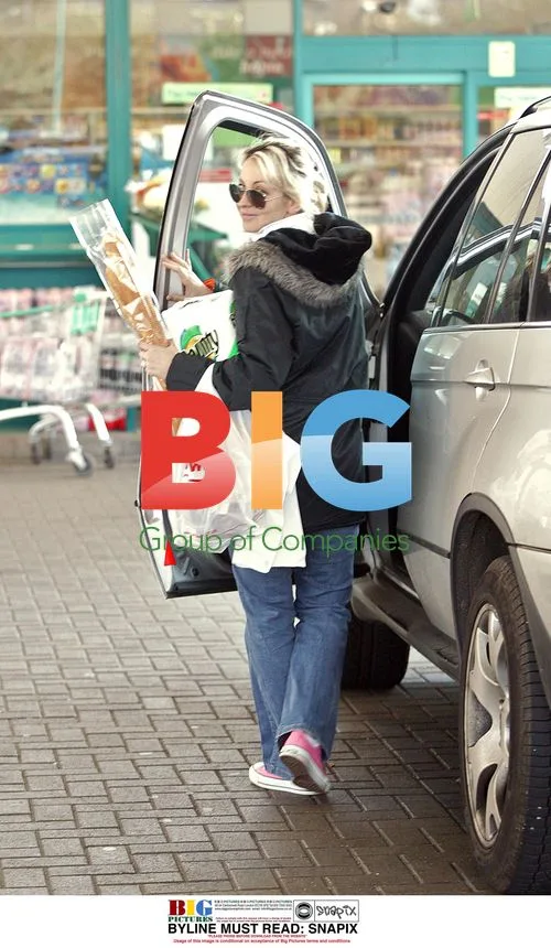 Natalie Appleton and Liam Howlett Buying Snacks