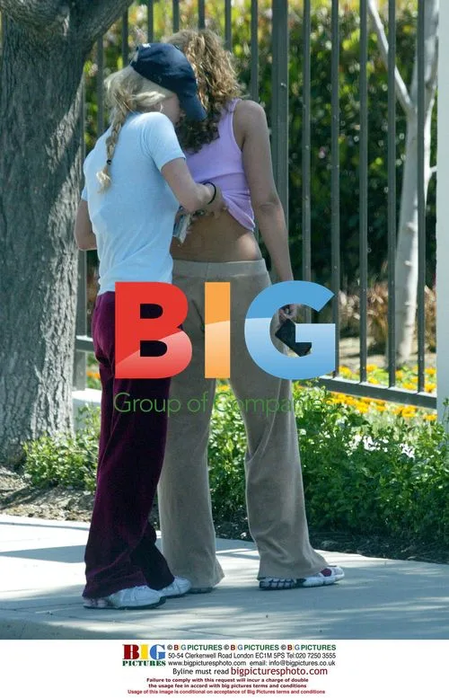 Jessica Simpson and Nick Lachey Shopping