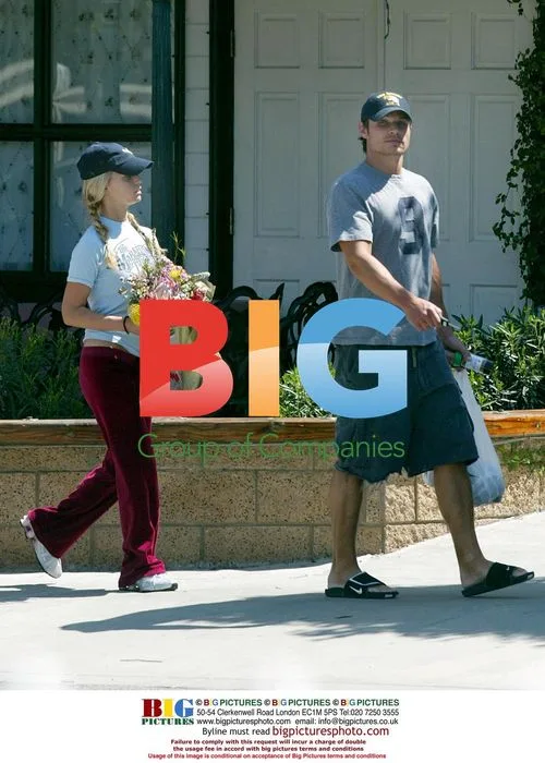 Jessica Simpson & Nick Lachey Shopping