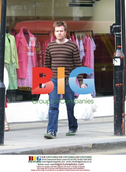 Ewan Mcgregor and Wife Shop in London