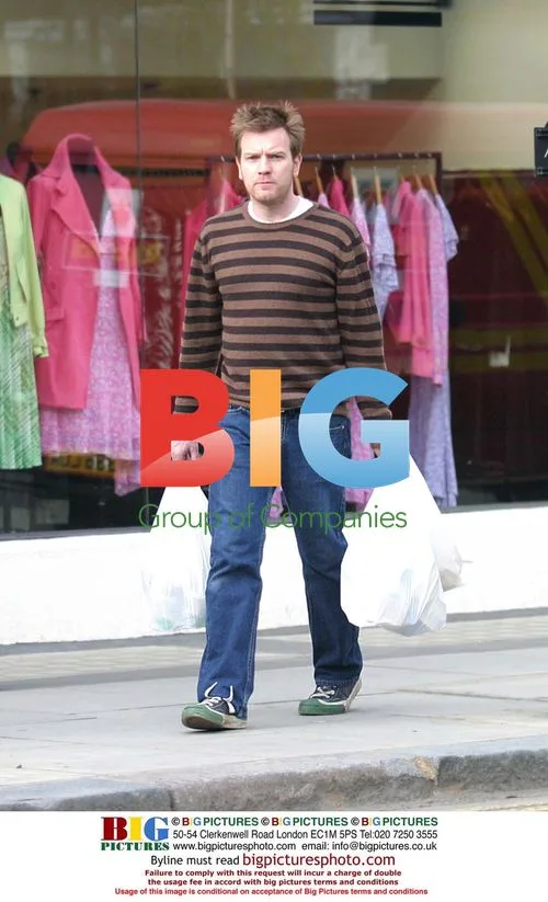 Ewan Mcgregor and Wife Shopping in London