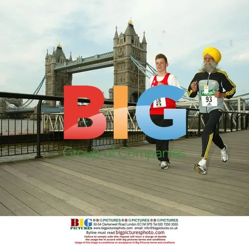 Fauja Singh, 93, and Guthrie Brunton, 18, at London Marathon