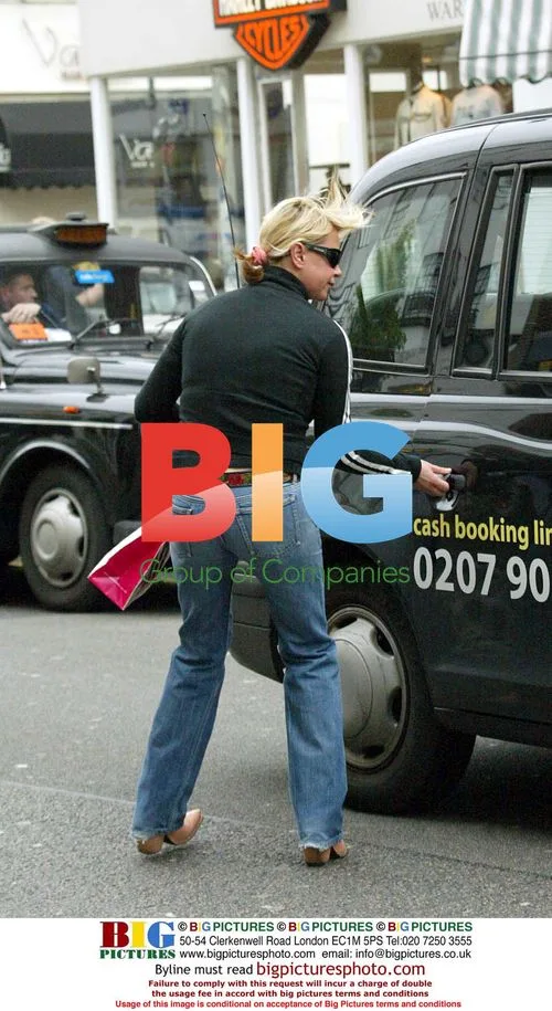 Leslie Ash Shopping in London