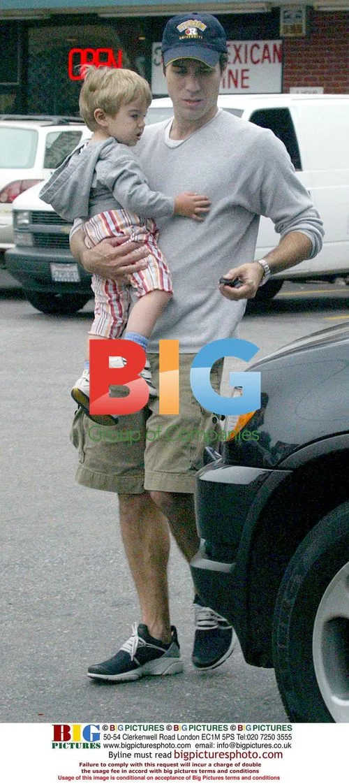 Eric McCormack and family out to lunch