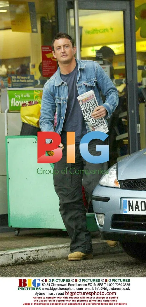 Jessie Wallace's Boyfriend Seen Shopping