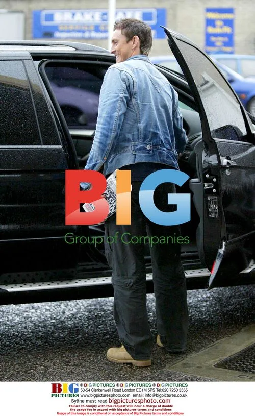 Jessie Wallace's Boyfriend Dave Morgan Shopping