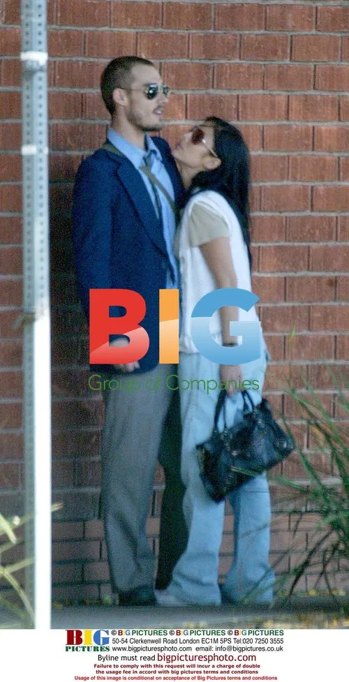 Natalie Imbruglia and Daniel Johns Shopping