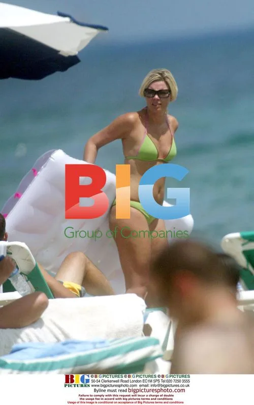 Nicole Appleton, Kate Thornton in Ibiza
