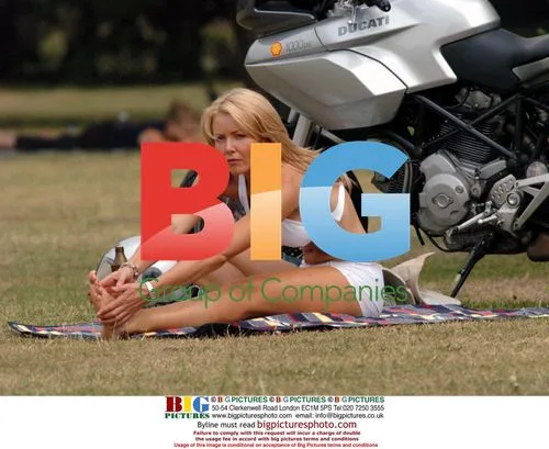 Louise Brady Yoga in London Park