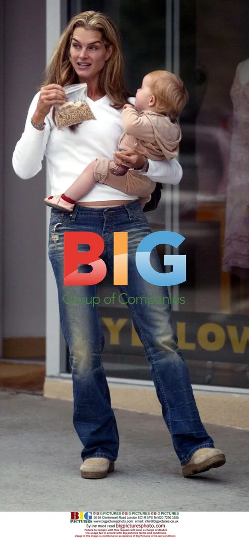 Brooke Shields Feeds Baby Rowan Cheerios