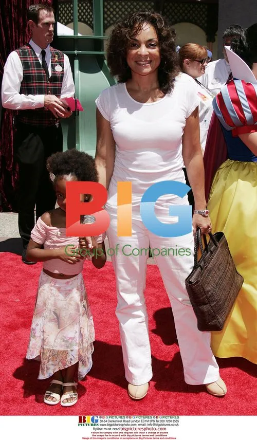 Jasmine Guy & daughter at Princess Diaries 2 premiere
