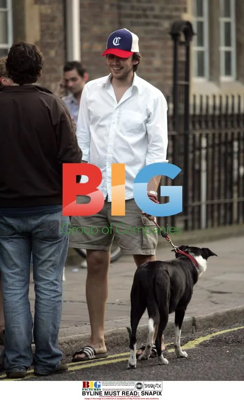 Alasdhair Willis Walks Dog in London