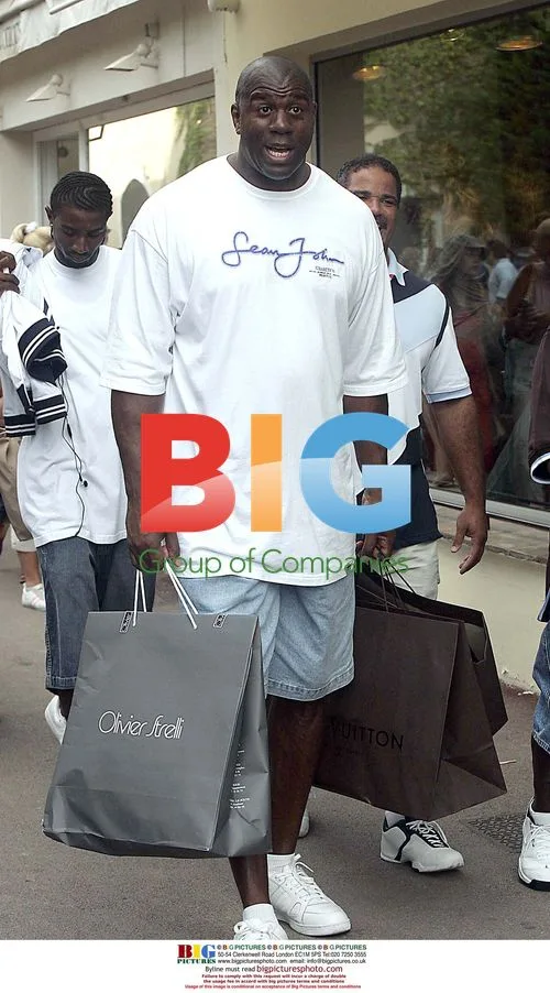 Magic Johnson Shopping in St Tropez