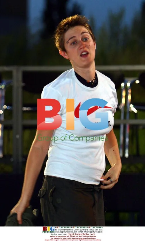 Kitten Pinder at Big Brother 2004 Evictions