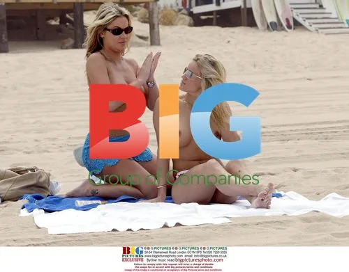 Aussie models on holiday near Lisbon