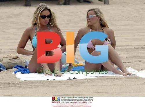 Aussie models Jade and Jamie on beach