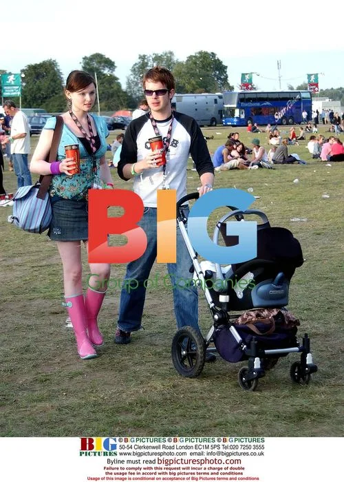 Sophie Ellis Bextor at V Festival 2004