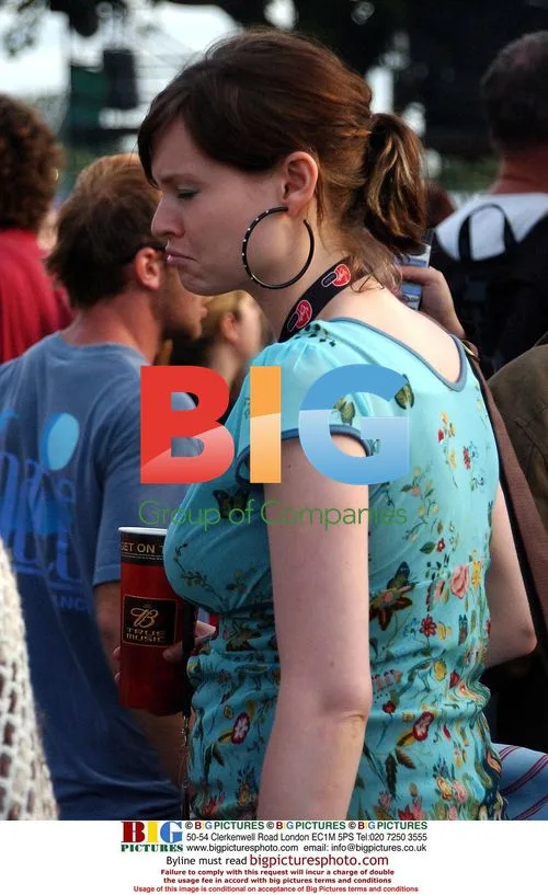 Sophie Ellis Bextor at V Festival 2004