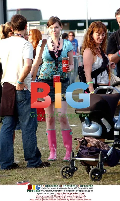 Sophie Ellis-Bextor at V Festival 2004