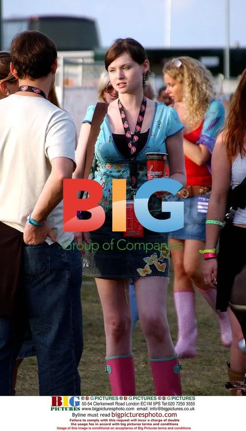 Sophie Ellis Bextor at V Festival 2004