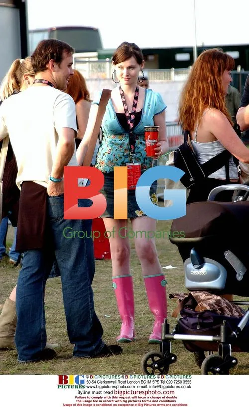 Sophie Ellis Bextor at V Festival 2004