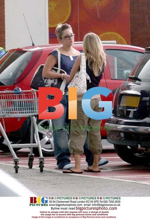 Tina O'Brien and Lucy Jo Hudson Shopping