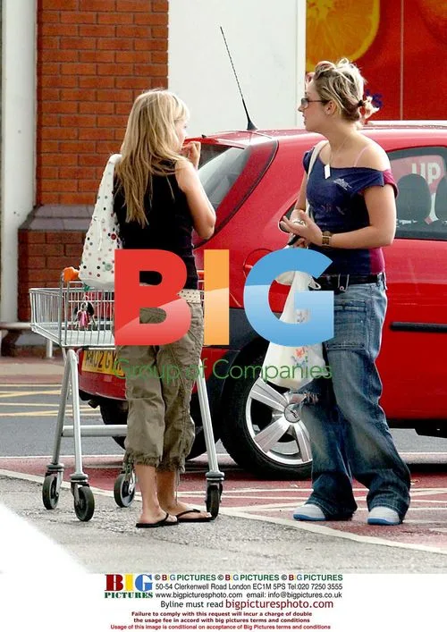 Tina O'Brien & Lucy Jo Hudson Shopping