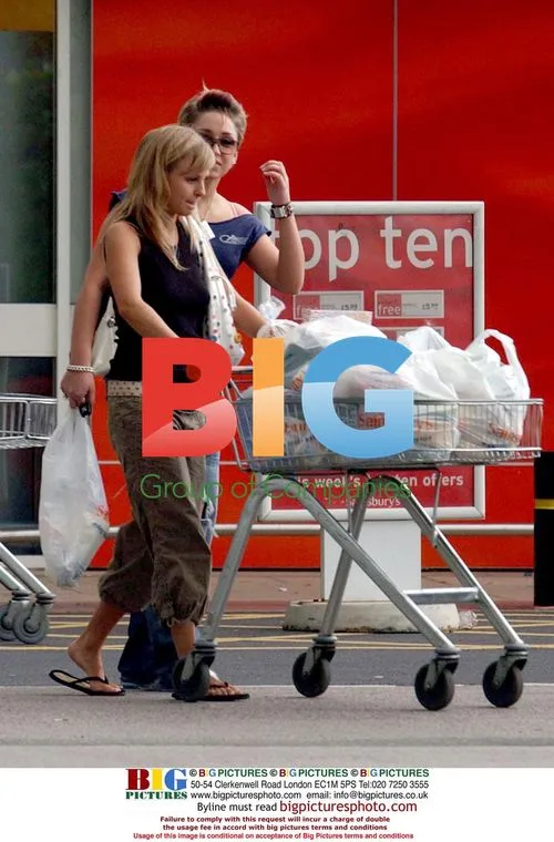 Tina O'Brien and Lucy Jo Hudson Shopping