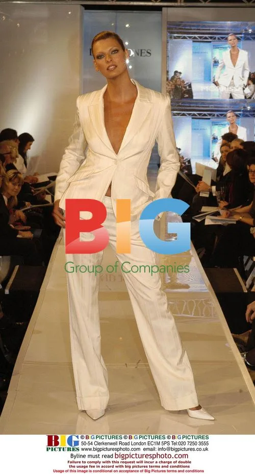 Linda Evangelista Walks Melbourne Catwalk