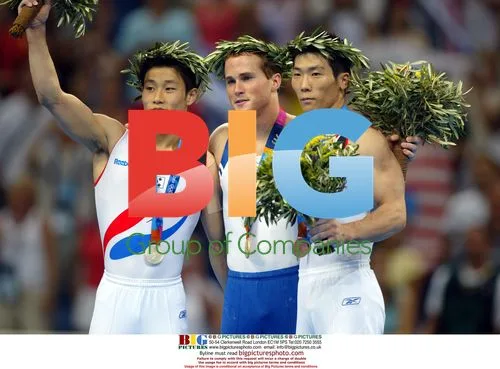 Paul Hamm wins all-around gold at 2004 Olympics