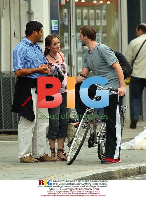Joseph Fiennes Shopping in London