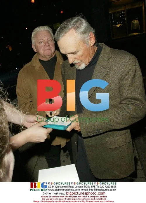 Dennis Hopper Signing Autographs