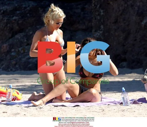 Glamour models Jerri Byrne and Jo Hicks on beach