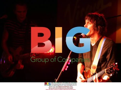 RazorLight Perform and Sign Autographs