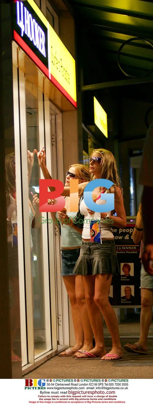 Emma B and Step Sisters Shopping in Australia