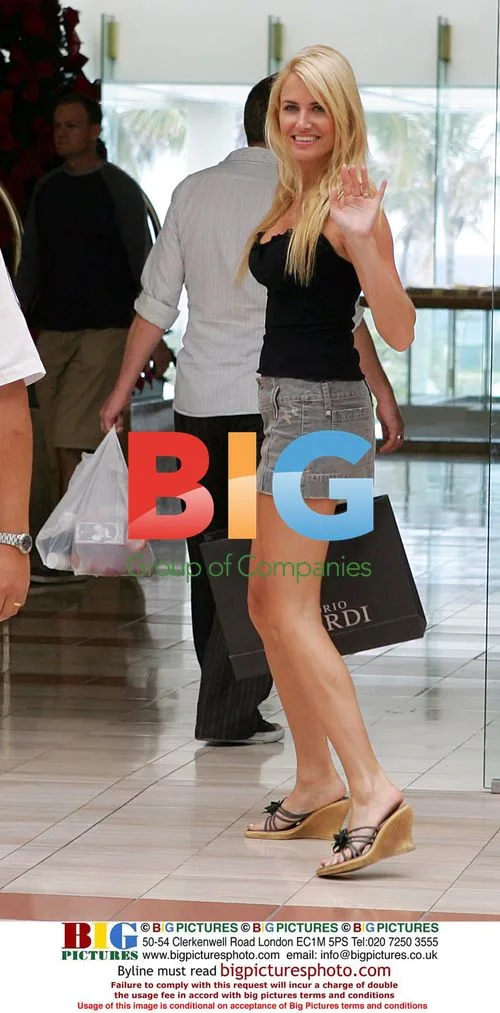 Vic Reeves and Nancy Sorrell shopping